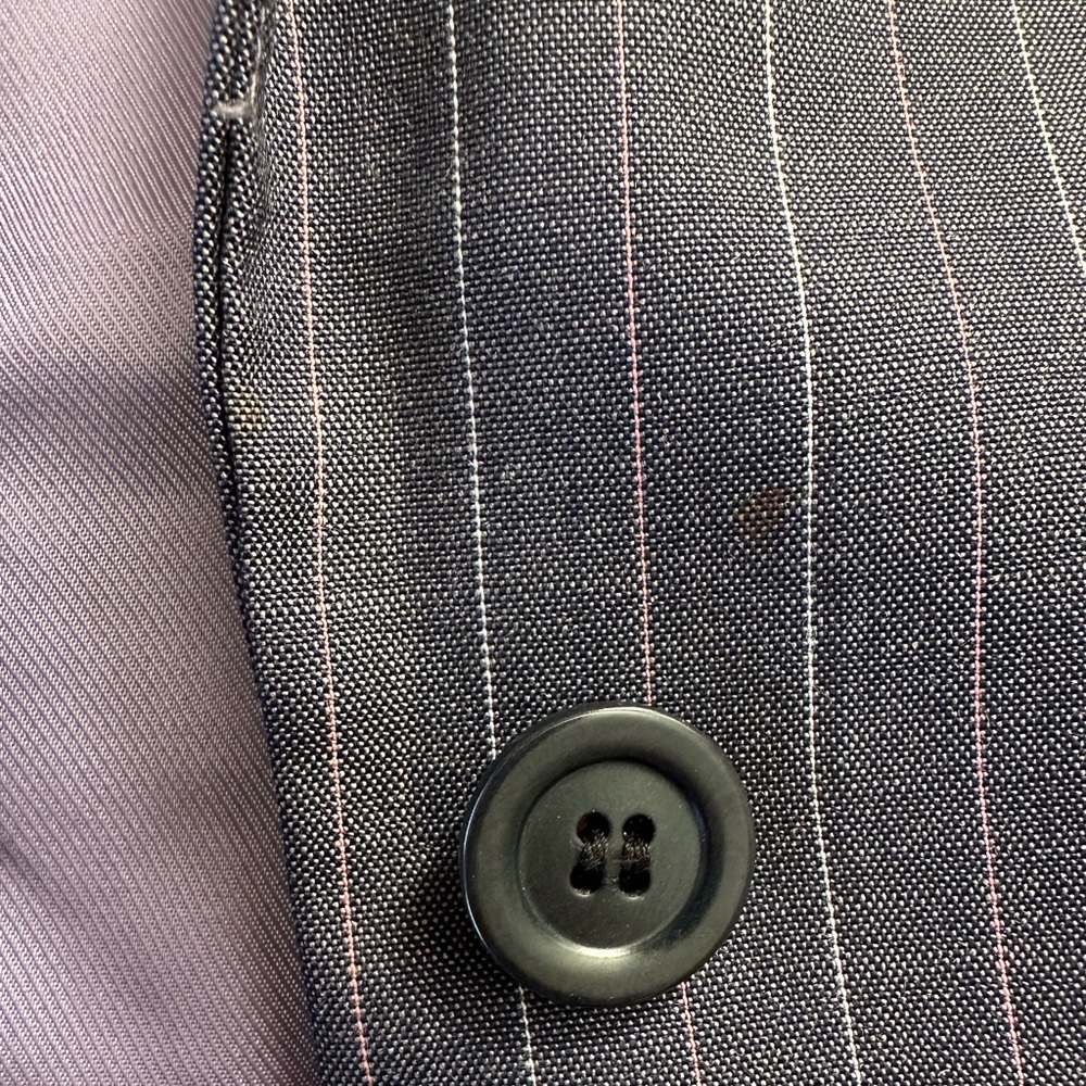 Liz Claiborne Gray Pinstripe Wool Blend Blazer, Size 10 - Picture 10 of 10